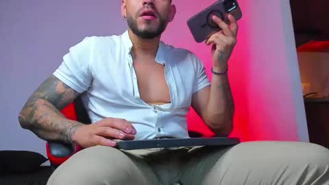 Snapshot of dimitri_master chatting on December 21, 4:41 am Angel Dimitri online show from December 21, 4:41 am