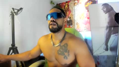 Snapshot of dimitry_muscle chatting on December 12, 12:44 pm dimitry kyle mucle online show from December 12, 12:44 pm