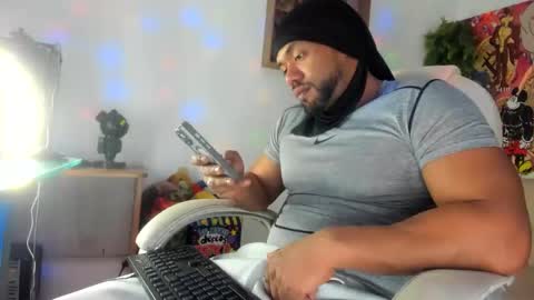 Snapshot of dimitry_muscle chatting on October 18, 1:08 am dimitry kyle mucle online show from October 18, 1:08 am