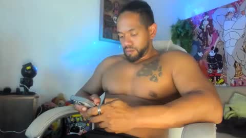 Snapshot of dimitry_muscle chatting on October 21, 11:38 pm dimitry kyle mucle online show from October 21, 11:38 pm