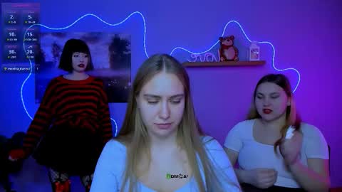 dina_bloom online show from February 28, 8:10 pm