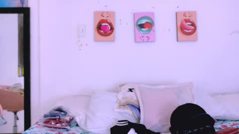 DINA online show from April 18, 5:06 pm