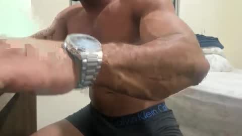 Snapshot of dinhoo14 chatting on November 20, 3:18 am dinhoo14 online show from November 20, 3:18 am