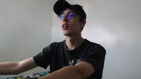 Snapshot of dio_star chatting on November 18, 1:15 pm Dio online show from November 18, 1:15 pm