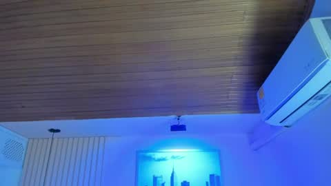 Snapshot of diosa_cristal chatting on May 22, 3:02 am Cristal online show from May 22, 3:02 am
