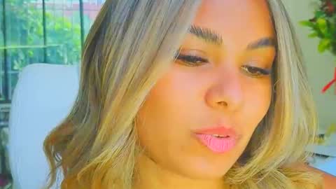 diosadeluniverso_ online show from March 7, 9:45 pm