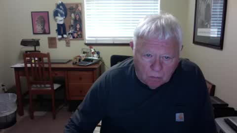 dirtrider195080438 online show from April 21, 6:12 pm