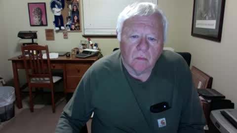 dirtrider195080438 online show from June 7, 5:11 am