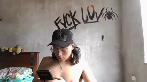 dirty model online show from March 25, 10:05 pm