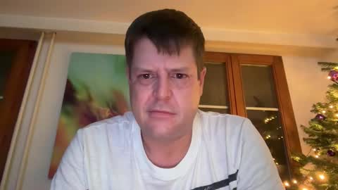 Snapshot of dirtybastard81 chatting on December 19, 4:30 am Jan online show from December 19, 4:30 am