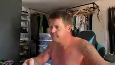 Snapshot of dirtybastard81 chatting on August 4, 7:33 am Jan online show from August 4, 7:33 am
