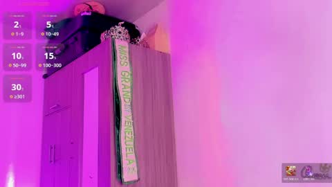 Naomy  online show from May 19, 3:46 am