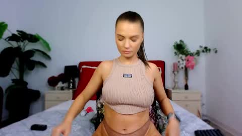 Chloe online show from November 5, 10:15 am