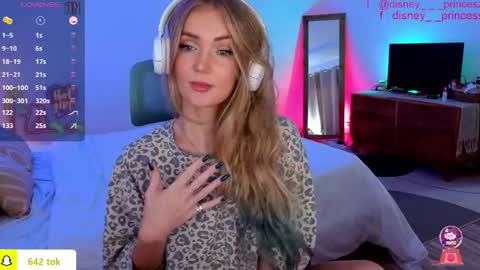 Snapshot of disney__princess chatting on May 9, 6:51 am JASMINE online show from May 9, 6:51 am