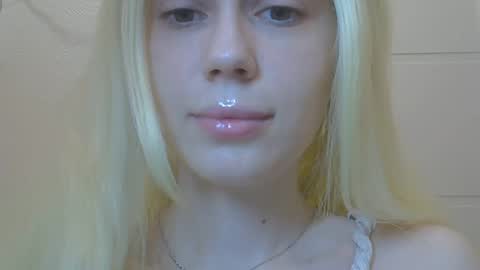 DitaMilton online show from March 7, 5:32 pm