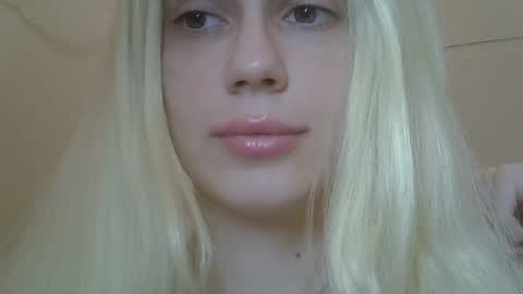 Snapshot of ditamilton chatting on April 25, 7:00 pm DitaMilton online show from April 25, 7:00 pm