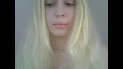 Snapshot of ditamilton chatting on April 27, 8:12 am DitaMilton online show from April 27, 8:12 am