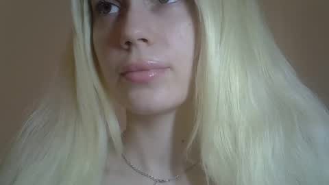Snapshot of ditamilton chatting on April 30, 4:24 pm DitaMilton online show from April 30, 4:24 pm