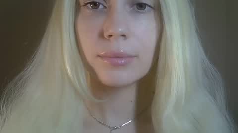 Snapshot of ditamilton chatting on May 5, 8:50 pm DitaMilton online show from May 5, 8:50 pm