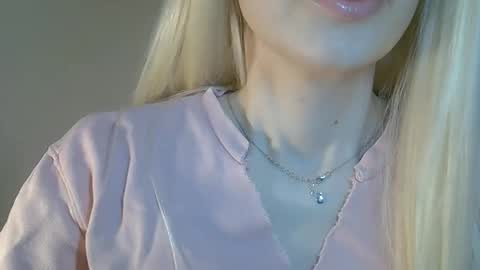 Snapshot of ditamilton chatting on May 24, 8:58 pm DitaMilton online show from May 24, 8:58 pm