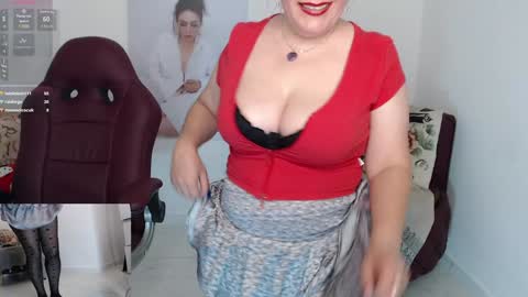 Snapshot of diva_milf chatting on December 22, 11:11 am Diva online show from December 22, 11:11 am