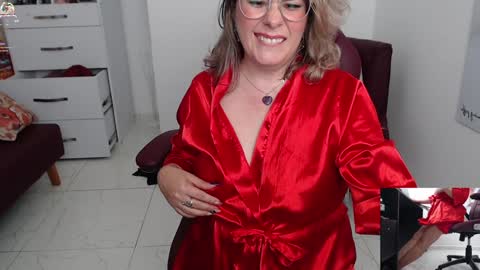 Snapshot of diva_milf chatting on January 2, 2:11 am Diva online show from January 2, 2:11 am