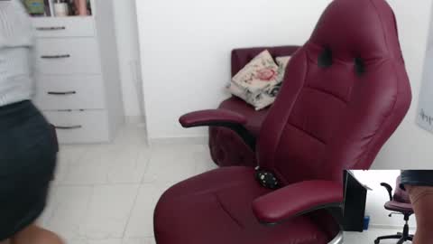 Snapshot of diva_milf chatting on January 2, 8:46 pm Diva online show from January 2, 8:46 pm