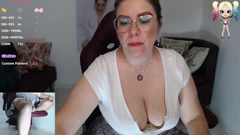 Snapshot of diva_milf chatting on January 10, 2:14 am Diva online show from January 10, 2:14 am