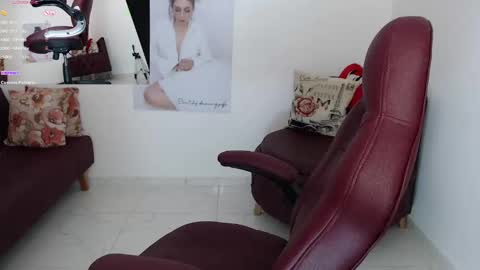 Snapshot of diva_milf chatting on January 14, 11:48 pm Diva online show from January 14, 11:48 pm