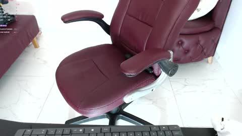Snapshot of diva_milf chatting on January 16, 1:16 am Diva online show from January 16, 1:16 am