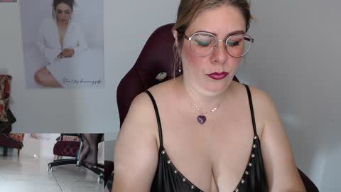 Snapshot of diva_milf chatting on January 19, 7:37 pm Diva online show from January 19, 7:37 pm