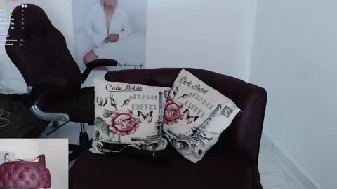 Snapshot of diva_milf chatting on January 23, 1:08 am Diva online show from January 23, 1:08 am