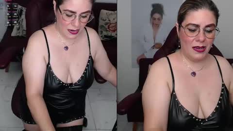 Snapshot of diva_milf chatting on February 7, 10:30 pm Diva online show from February 7, 10:30 pm