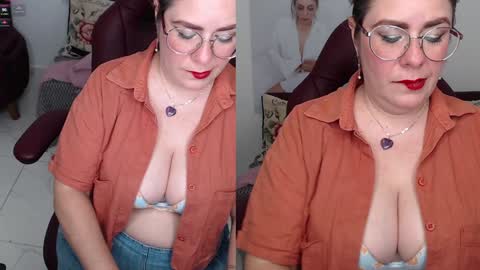 Snapshot of diva_milf chatting on February 9, 1:11 am Diva online show from February 9, 1:11 am