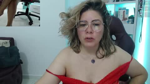 Snapshot of diva_milf chatting on February 23, 12:27 pm Diva online show from February 23, 12:27 pm