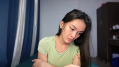 Snapshot of divina_graciaxx chatting on July 17, 2:29 am DIVINA online show from July 17, 2:29 am