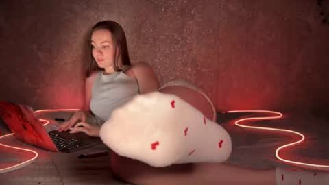 Snapshot of divine_hannah chatting on February 12, 11:20 pm Hannah online show from February 12, 11:20 pm