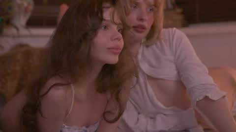 Snapshot of divine_lights chatting on June 11, 10:08 pm Eva and Lucia online show from June 11, 10:08 pm