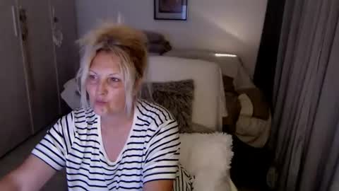 Snapshot of divineblond chatting on June 12, 7:35 pm Alexxa online show from June 12, 7:35 pm