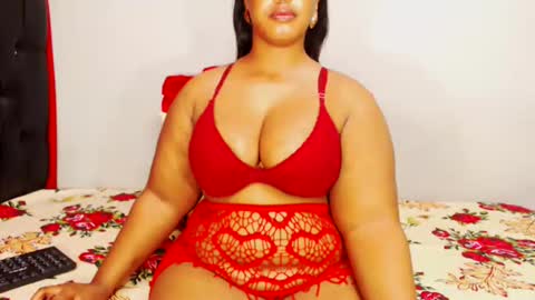 divinebooty93 online show from December 15, 7:01 am
