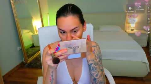 Snapshot of divineluxe chatting on June 29, 6:30 am Ivory Blue. online show from June 29, 6:30 am