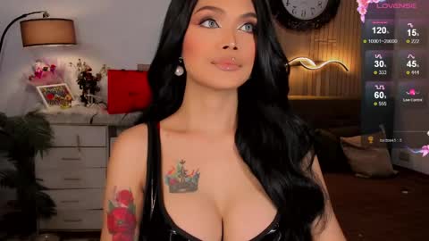 Snapshot of divinequeen chatting on May 2, 1:49 pm online show from May 2, 1:49 pm