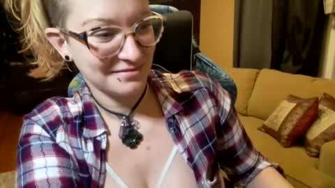 Snapshot of dixie_comanche chatting on January 13, 7:11 am dixie_comanche online show from January 13, 7:11 am