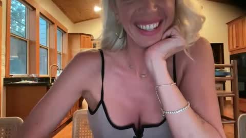 dixieinthewilde online show from September 21, 1:18 am