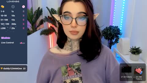 Snapshot of dixipixi_ chatting on December 8, 5:29 am dixipixi_ online show from December 8, 5:29 am