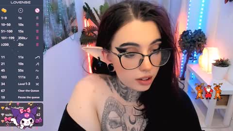 Snapshot of dixipixi_ chatting on December 29, 8:44 am dixipixi_ online show from December 29, 8:44 am