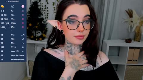 Snapshot of dixipixi_ chatting on December 30, 10:32 am dixipixi_ online show from December 30, 10:32 am