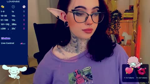 Snapshot of dixipixi_ chatting on January 5, 5:41 am dixipixi_ online show from January 5, 5:41 am