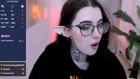 Snapshot of dixipixi_ chatting on January 25, 11:55 am dixipixi_ online show from January 25, 11:55 am