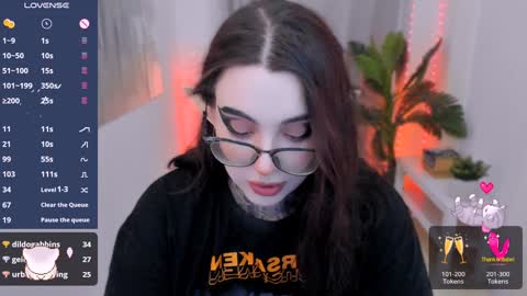 Snapshot of dixipixi_ chatting on January 31, 1:02 pm dixipixi_ online show from January 31, 1:02 pm